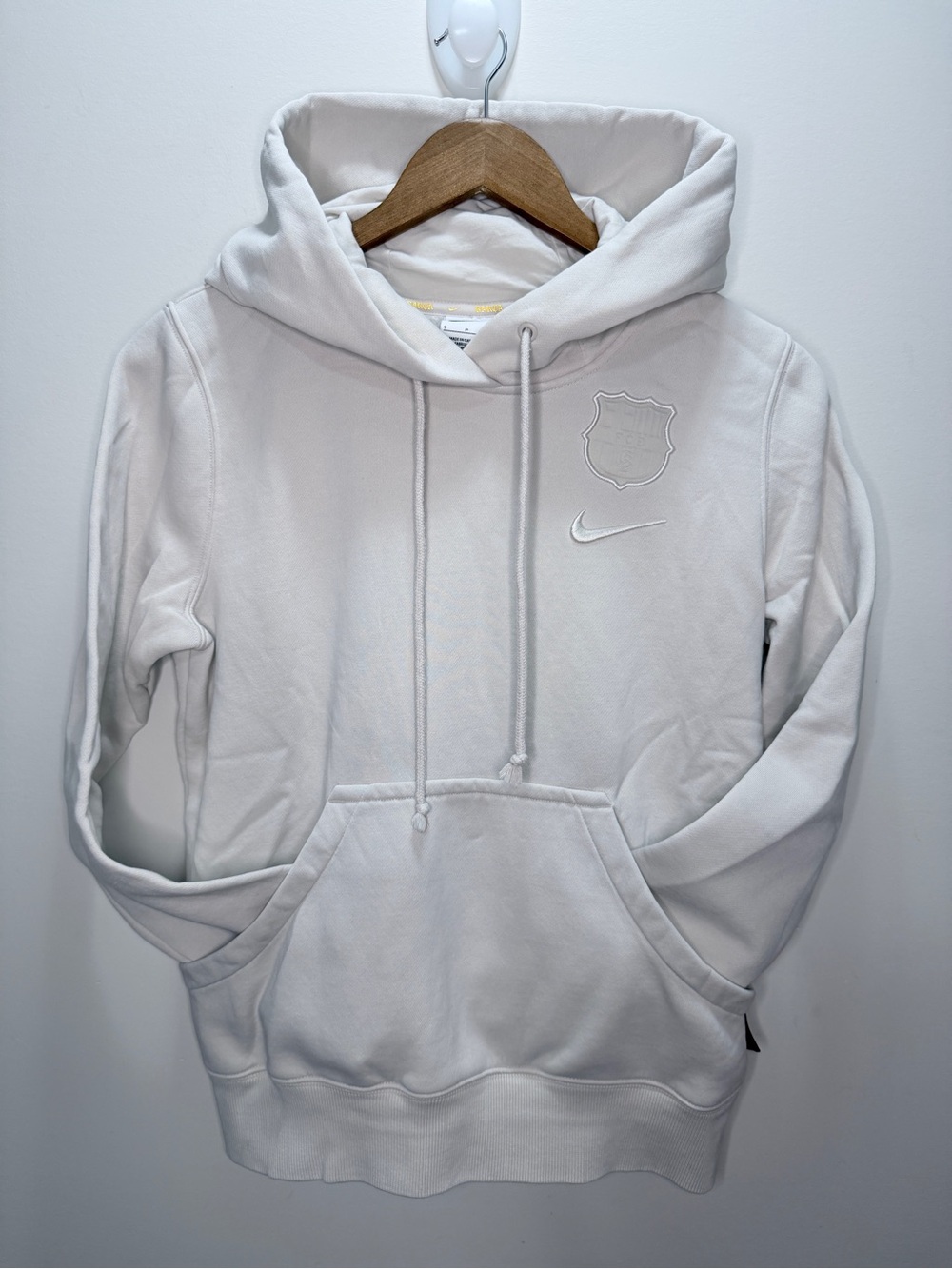 Nike Men’s Beige FC Barcelona Pullover Hoodie Size S 24x22